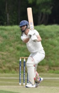 Sam Thozer bats