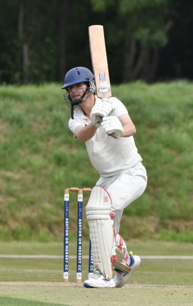 Sam Thozer bats